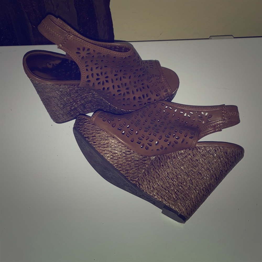 Sling back wedge heel.